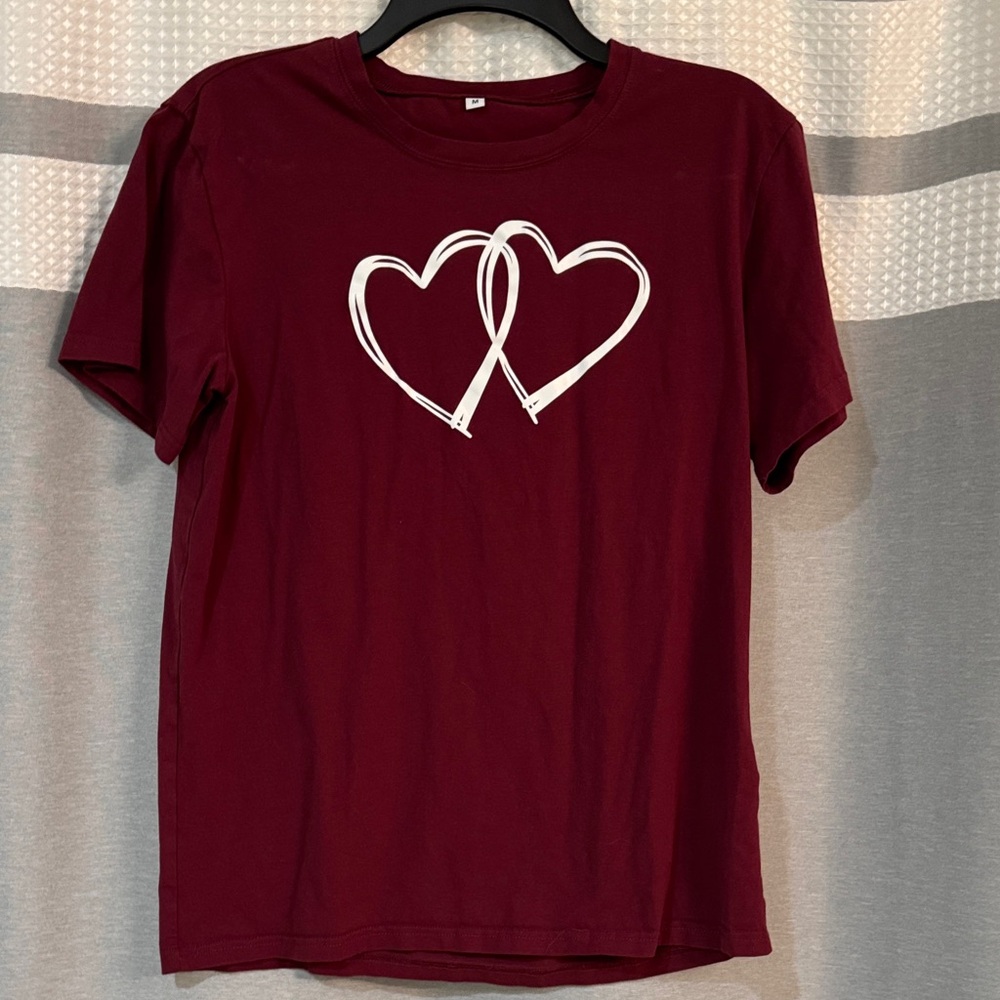 Chic Burgundy Tee with Heart Graphic
